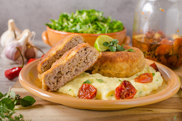 Minced meat schnitzel with cheese