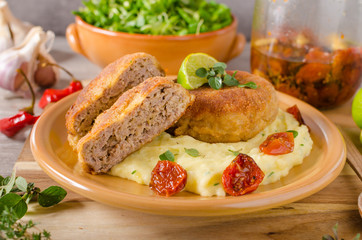 Minced meat schnitzel with cheese