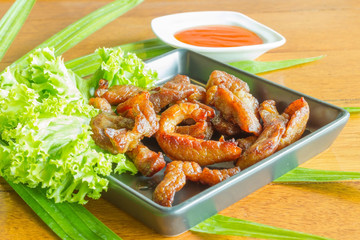 Deep fried pork with leech lime leaf and chili sauce