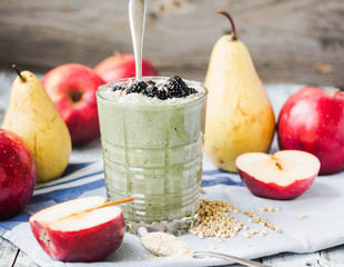 green smoothies with spirulina, apple, green buckwheat and berri
