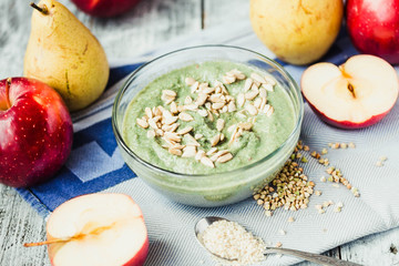green smoothies with spirulina, apple, green buckwheat and berri