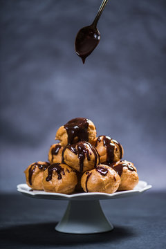 Topping profiterole tower with chocolate