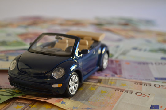 Bargeld, Geldscheine f&uuml;r Autokauf, Finanzierung und Darlehen f&uuml;r KFZ 3