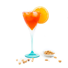 spritz aperol con fetta d'arancia 