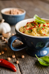 Chick pea spread with garlic, onion and chili