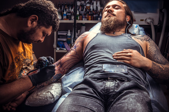 Tattoo master makes tattoo in studio
