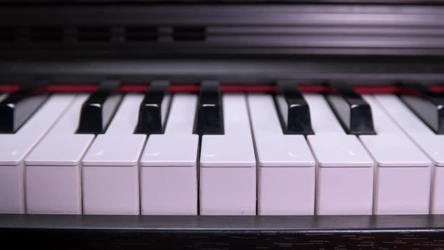 Animated Play piano keys