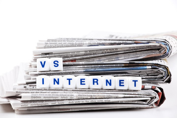 newspaper vs internet
