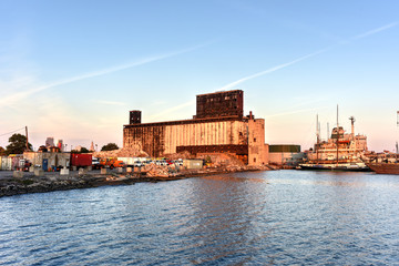 Obraz premium The Red Hook Grain Terminal