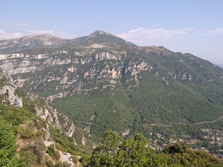 Fototapeta na wymiar Montagne de Courmettes vue de Gourdon dans les Alpes-Maritimes, France