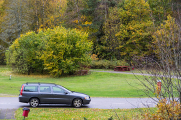 Bilen p&aring; rastplatsen