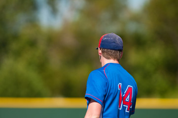 First baseman playing in game.