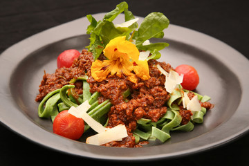 Spinach fettuccine with vegetable and meat
