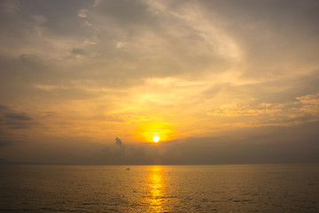Naklejka na ściany i meble Sunset on sea Thailand