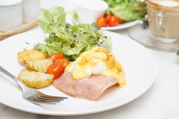 Egg benedict ham on toast breakfast with coffee