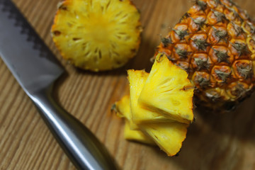 pineapple slices cut knife