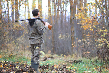 Naklejka premium man hunter outdoor in autumn hunting