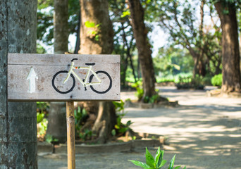 Bike sign in park.