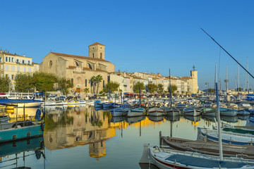 Yachts reflecting in blue water in the old town port of La Ciotat - obrazy, fototapety, plakaty