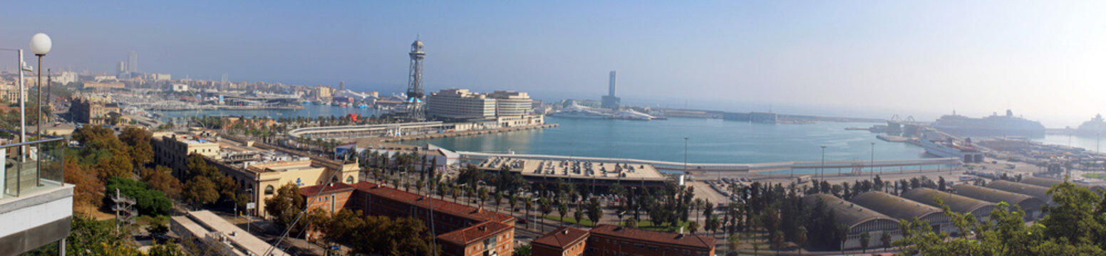 Panor&aacute;mica del puerto de Barcelona, Espa&ntilde;a