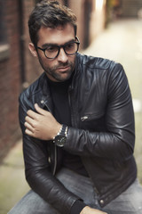 Obraz premium Cool dude in leather jacket and glasses