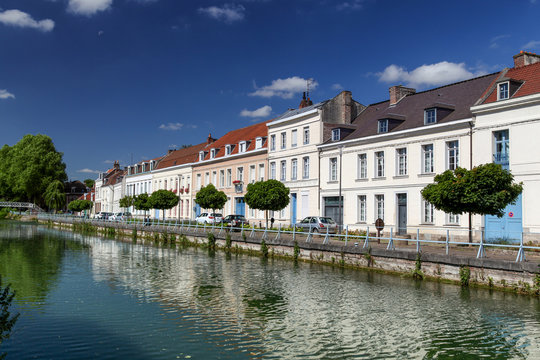 DOUAI
