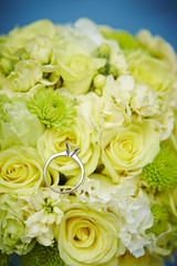 Ring with flower bouquet
