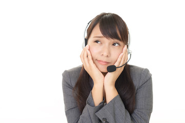 不安そうな表情のオペレーター