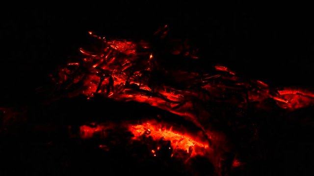 S&ouml;nm&uuml;ş Ateş K&ouml;zleri nin Dansı