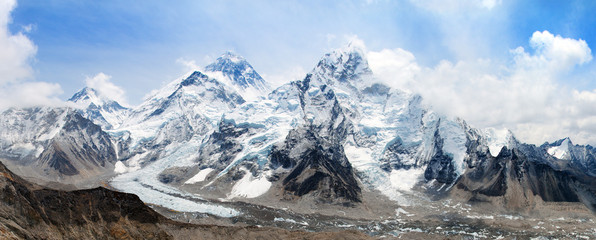 panoramic view of Mount Everest - obrazy, fototapety, plakaty