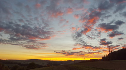 Sonnenuntergang bei Welcherath in der Eifel