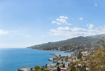 Fototapeta na wymiar View of Yalta from polikurovskom of the hill. Crimea, Russia