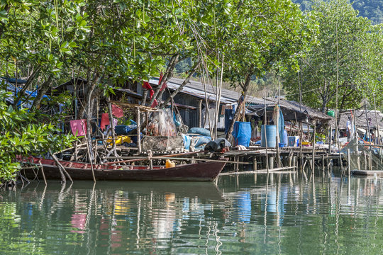 plastic fishernet hangs on the reling