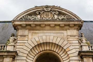 Obraz premium Paris Gate (Porte de Paris or Arc de Triumph). Lille, France.