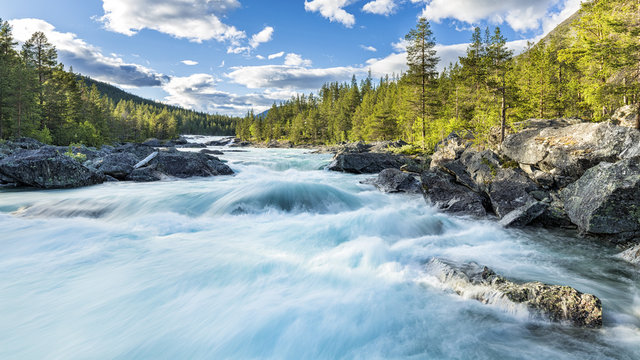 Norway, Oppland, Framruste, Pollfoss waterfall