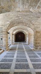 Obraz premium Bright archway from white bricks