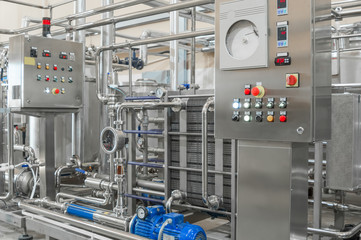Factory and industrial production plant for the manufacture of beverages