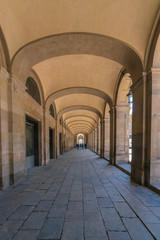 Fototapeta premium Archway underneath the Ancient building in barcerona - spain