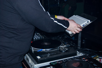 DJ bei der Arbeit