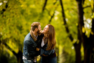 Fototapeta premium Young couple in the autumn park