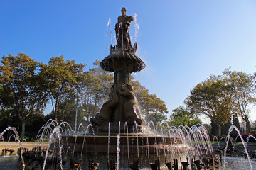 Fototapeta premium Fuente de Ceres (Font de Ceres) en la plaza de Sant Jordi, Barcelona (España)