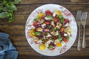 Tomato and goat's cheese salad