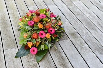 Funeral theme : Teardrop flower arrangement.
