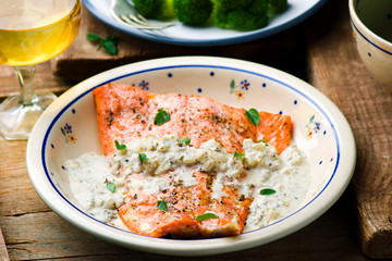 trout fillet  stewed with sauce .