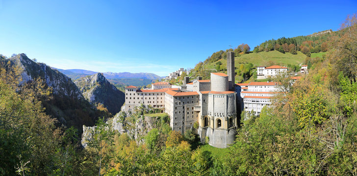 bas&iacute;lica de arantzazu santuario pa&iacute;s vasco U84A7857-f16