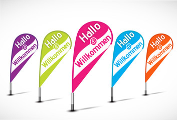 bannières flottantes multicolores : hallo und willkommen (allemand) © Jérôme Rommé