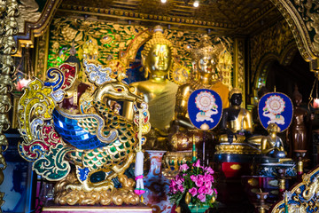 Fototapeta na wymiar Golden Buddha Statue in temple