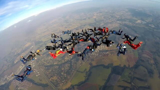 Skydiving big group formation