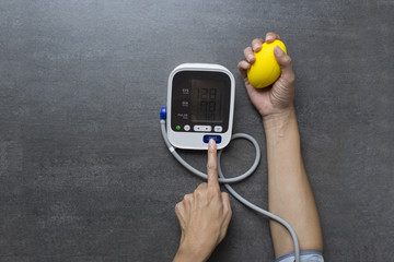 Measuring blood pressure and pulse while nervous