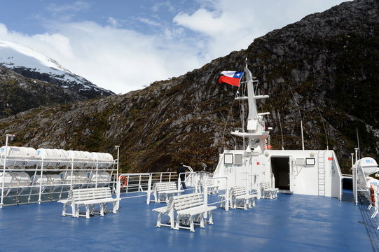 Cruise ship "Via Australis" in the Strait Agostini.